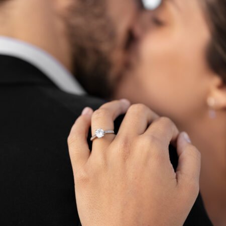 Jak wybrać idealne pierścionki zaręczynowe dla swojej partnerki