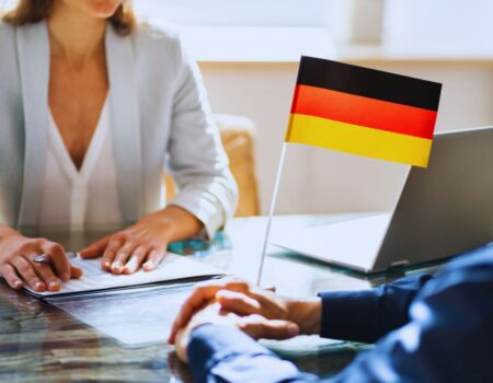 Adwokat w Niemczech – kiedy warto skorzystać z pomocy prawnej